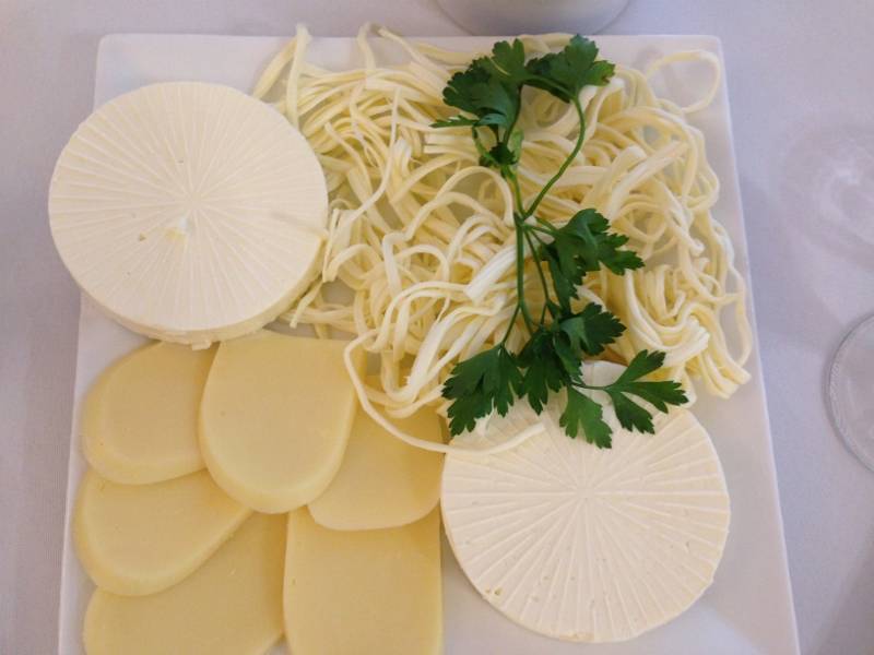 Assiette de Fromages arménienne avec fromage blanc dit PANIR et Kashar Marseille 13008