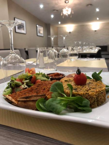 LE PLAT DU JOUR : SUBEREK À LA VIANDE DE BŒUF, BOULGOUR PILAF AUX LÉGUMES, PIZZA ARMÉNIENNE ET SALADE COMPOSÉE